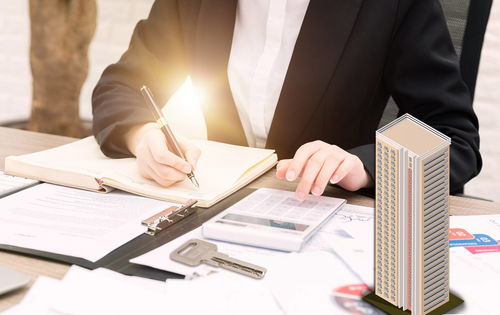 物業管理公司預收了業主跨年度的物業管理費,何時確認企業所得稅收入