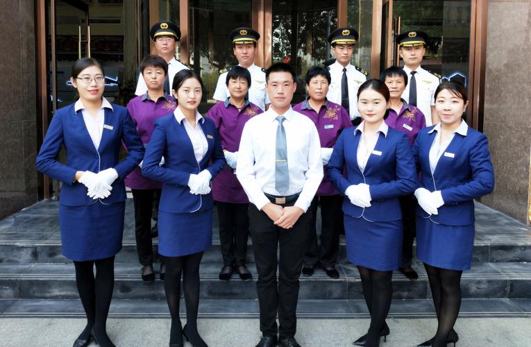 綠地物業(yè) 用匠心鑄就優(yōu)質(zhì)服務(wù)，以誠(chéng)信構(gòu)建雅致生活